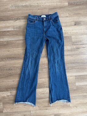 Abercrombie & Fitch High-Rise Vintage Flare Long Jeans with Frayed Hem